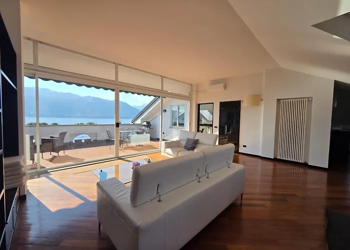 Attico Dei Castelli Apartmán *